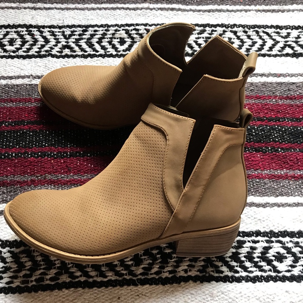 Booties with side cutout